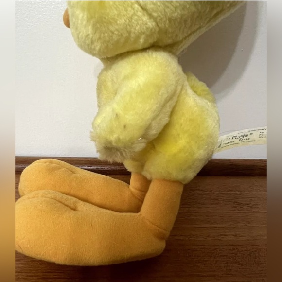 Tweety Bird 13” Plush Looney Tunes Six Flags Theme Parks Warner Bros Yellow READ - Picture 13 of 13